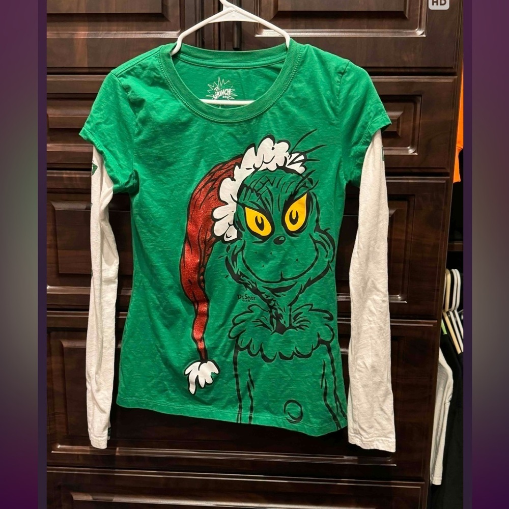 Dr. Seuss Green Grinch Long Sleeve Tee juniors LARGE